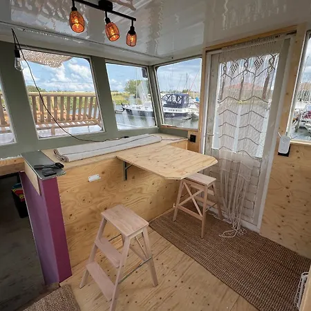 Woonboten Anna Botel Andijk