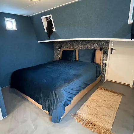 Πλωτό κατάλυμα Woonboten Anna *