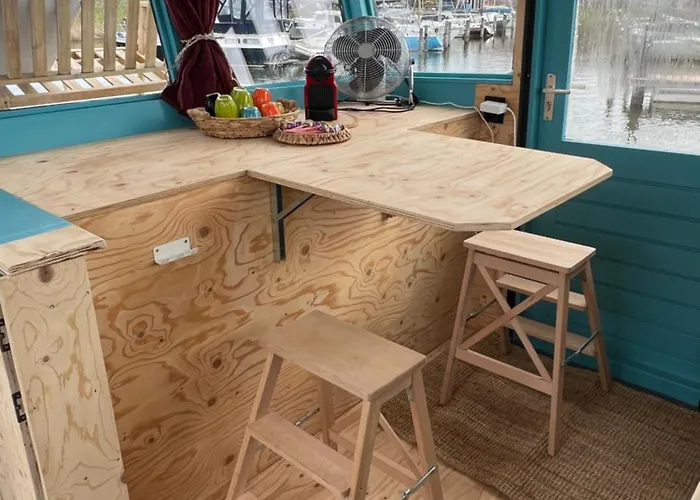 Woonboten Anna Πλωτό κατάλυμα *